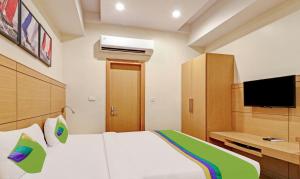 Postel nebo postele na pokoji v ubytování Treebo Galaxy Rooms