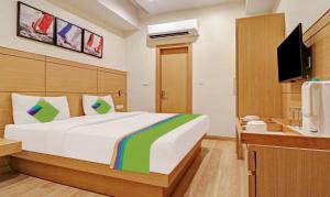 Postel nebo postele na pokoji v ubytování Treebo Galaxy Rooms