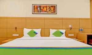 Postel nebo postele na pokoji v ubytování Treebo Galaxy Rooms