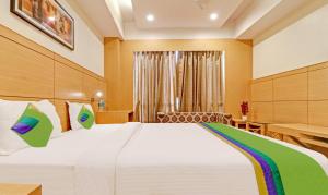 Postel nebo postele na pokoji v ubytování Treebo Galaxy Rooms