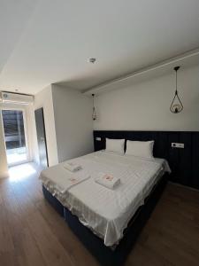 Postel nebo postele na pokoji v ubytování Kubi Hotel