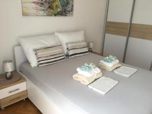 Posteľ alebo postele v izbe v ubytovaní Apartments SARA