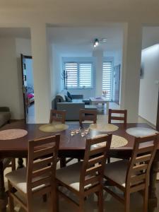 Posedenie v ubytovaní Apartament Angelika B1 - 5D Apartamenty