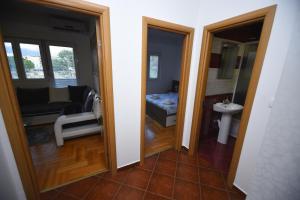 Kopalnica v nastanitvi New apartment located in the heart of Niksic.