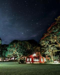 a house in a field at night with a starry sky at Vila Siriúba Hotel in Ilhabela +117 photos
