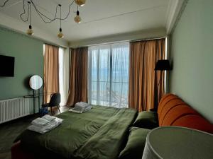 Voodi või voodid majutusasutuse Claude Monet Seaside Hotel toas