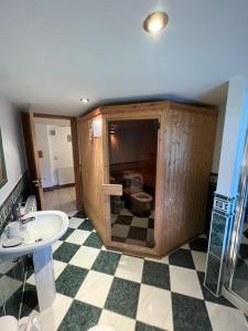 a bathroom with a toilet and a sink at WATERSIDE 3 BED COTTAGE, HOT TUB, SAUNA, PVT BEACH in Arrochar