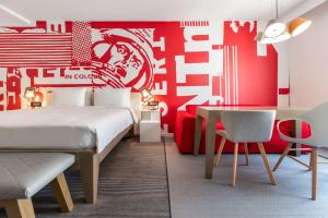 Ein Bett oder Betten in einem Zimmer der Unterkunft Radisson RED Brussels