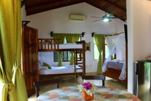 a room with a table and two bunk beds at Casa Única - Room with breakfast or Cabins with kitchen in La Laguna