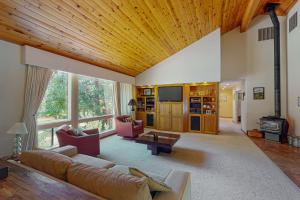 a large living room with a couch and a tv at Yosemite Nutter Ranch in Mariposa