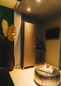 a room with a table with towels and a tv at LG Golden Suites in San Miguel de Tucumán