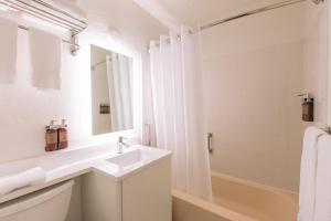 Koupelna v ubytování SCP Hilo Hotel + 35 fotografií