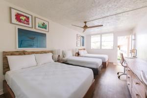 Ένα ή περισσότερα κρεβάτια σε δωμάτιο στο SCP Hilo Hotel