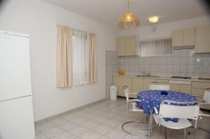 a kitchen with a table and chairs in a room at Apartments with a parking space Sutivan, Brac - 747 in Sutivan