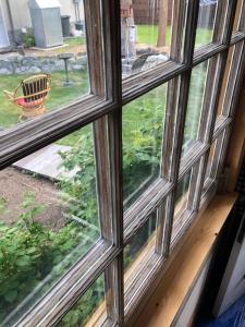 白馬市的住宿－Cabine, Home Sweet Home，从院子的窗户欣赏风景