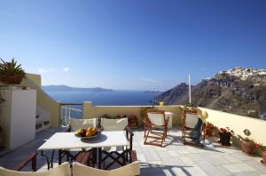 Gallery image of Cori Rigas Suites in Fira