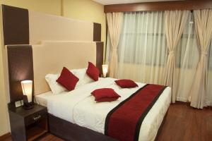 Una cama o camas en una habitación de Hotel Meridian Suite