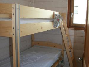 Palanda nebo palandy na pokoji v ubytování Charmant appartement rénové avec balcon au centre de Flaine - FR-1-425-191