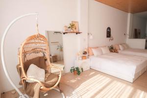 a room with a swing chair and a bed at Privacy Home in Tainan