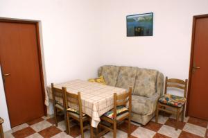 Posezení v ubytování Apartments with a parking space Rogoznica - 4218