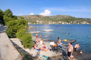 Fotografia z galérie ubytovania Apartments by the sea Rogoznica - 4215 v Rogoznici