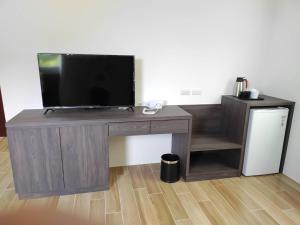 a desk with a flat screen tv on top of it at Diamond Avenue Homestay in Changbin