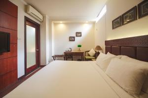 Voodi või voodid majutusasutuse Hanoi E Central Luxury Hotel & Restaurant toas