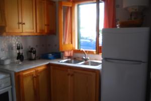 Η κουζίνα ή μικρή κουζίνα στο Es Pins +12 φωτογραφίες