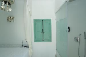 a bathroom with a green cabinet and a shower at Dar Hammamet Guest House & Hammam in Hammamet