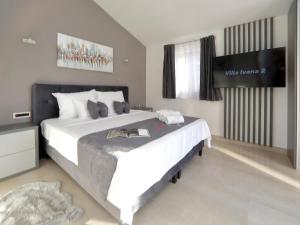 Posteľ alebo postele v izbe v ubytovaní Amazing villa with pool + 32 fotografií