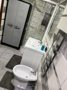 Ванная комната в Napoli centro storico +52 фотографии