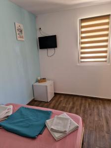a room with a bed and a television and a window at Pagini Din Vama in Vama Veche +48 photos