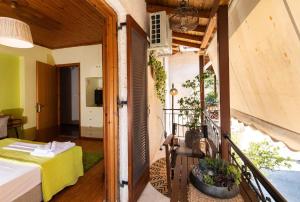 a room with a bed and a balcony at Olga in Nikiana