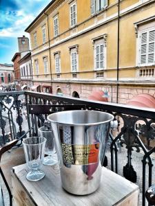 a bucket sitting on a table on a balcony at Residenza Santi Muratori in Ravenna