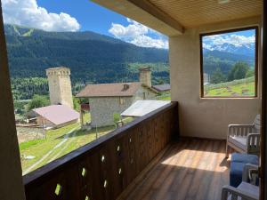 Nespecifikovaný výhled na hory nebo výhled na hory při pohledu z hotelu