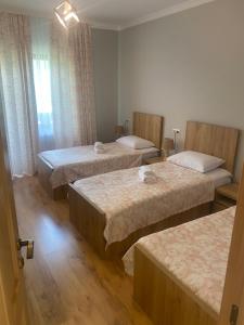 Letto o letti in una camera di Lanchvali Inn