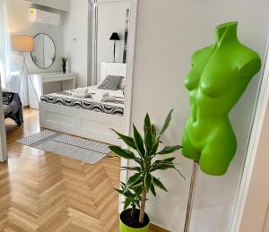 Posteľ alebo postele v izbe v ubytovaní Lycabettus Luxury Cave greendom