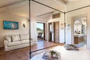 a living room with a bed and a couch at Villa Hortensia in Arzachena