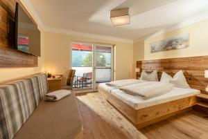 a bedroom with a large bed and a window at Hotel Die Metzgerstubn in Sankt Michael im Lungau