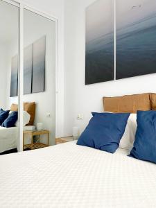 Posteľ alebo postele v izbe v ubytovaní Beachfront two-bedroom apartment in Fuengirola