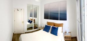 Posteľ alebo postele v izbe v ubytovaní Beachfront two-bedroom apartment in Fuengirola
