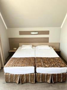 two beds in a room with two beds sidx sidx sidx at Villa Orange in Sozopol +32 photos