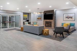 The lobby or reception area at La Quinta Inn & Suites by Wyndham Ardmore
