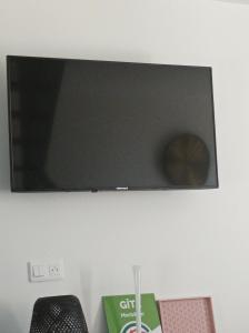 TV a/nebo společenská místnost v ubytování GITE ARC EN CIEL VERT
