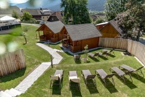 an aerial view of a log cabin with chairs and a backyard at Hotel Die Metzgerstubn in Sankt Michael im Lungau