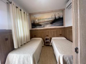 Postel nebo postele na pokoji v ubytování Hostal Noli