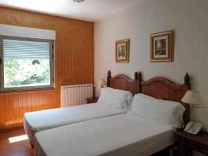 Posteľ alebo postele v izbe v ubytovaní Balneario Caldas de Luna