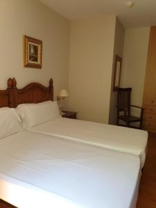 Posteľ alebo postele v izbe v ubytovaní Balneario Caldas de Luna