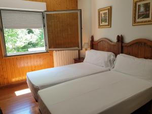 Posteľ alebo postele v izbe v ubytovaní Balneario Caldas de Luna