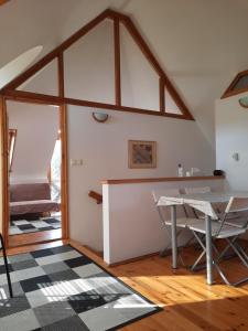 Posezení v ubytování Mon-Csa Studio Apartman